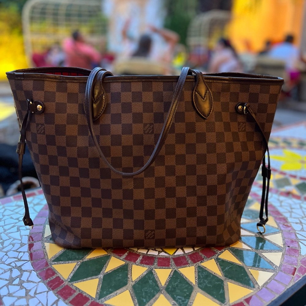 LOUIS VUITTON AUTHENTIC DAMIER EBENE GM - Picture 2 of 15